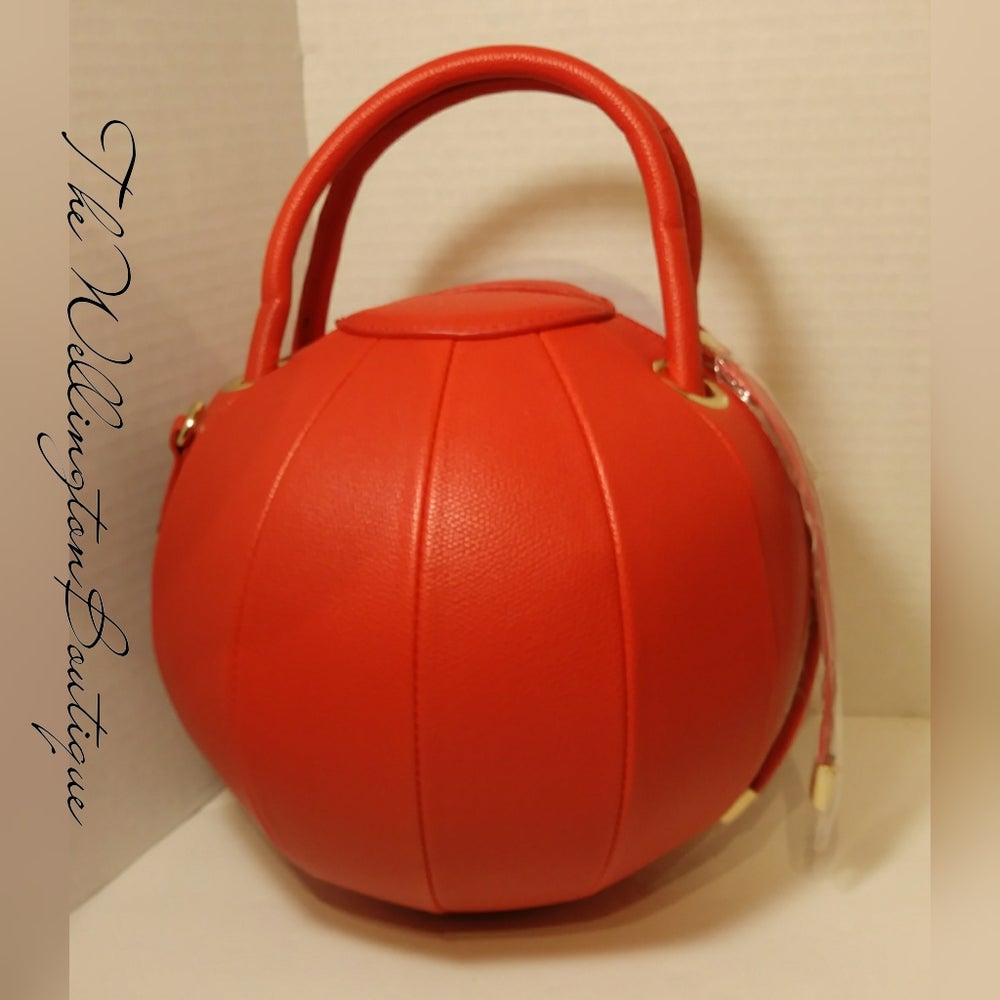 UNIQUE RED LADIES BALL HANDBAG!