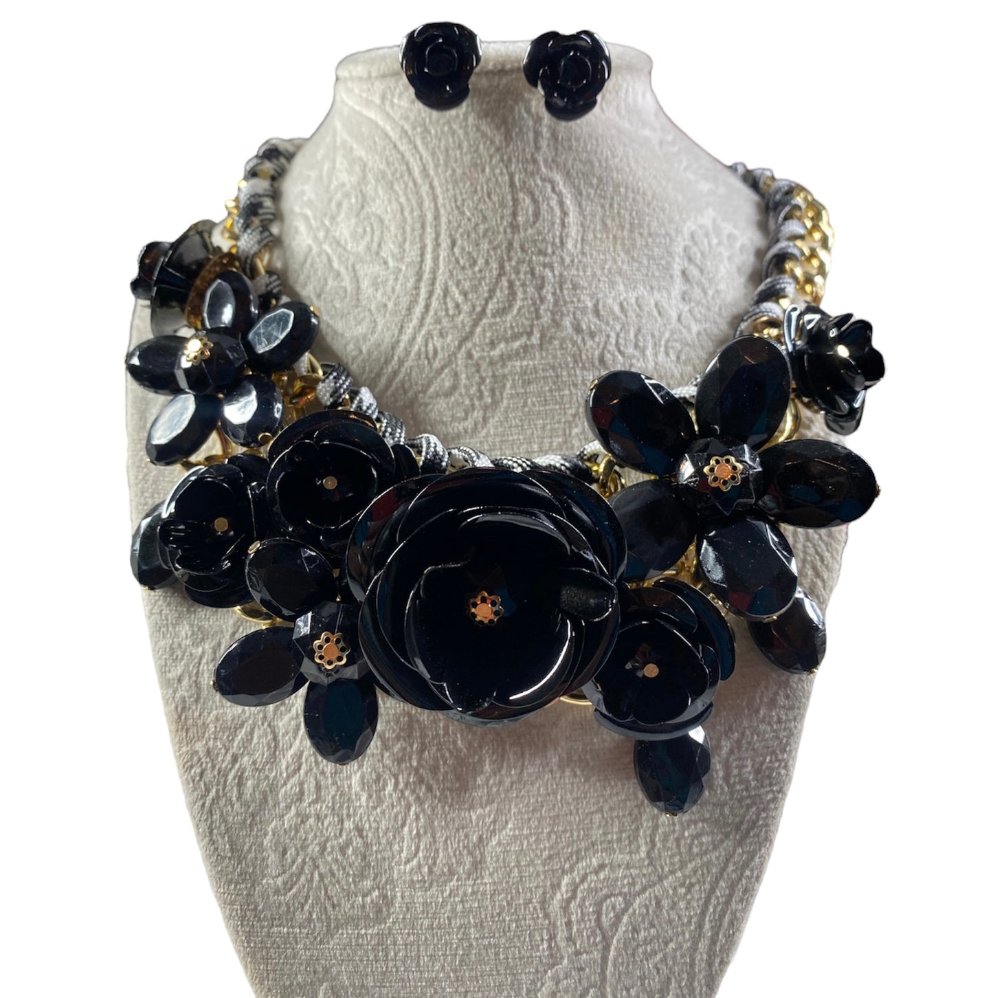 Black Floral Cluster Necklace Set!